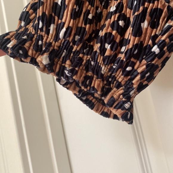 Animal Print Suede Bubble Sleeve Top - Picture 3 of 4